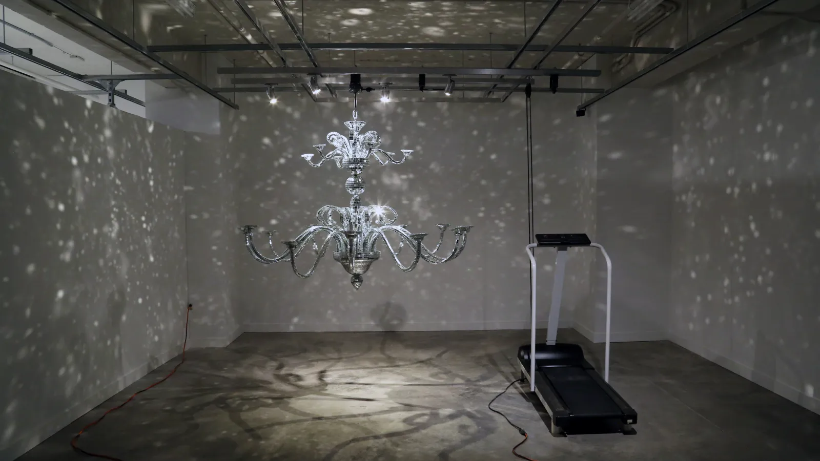 Zac Weinberg: "Mechanism for Spectacular Experiences," blown glass, cut mirror, thermal adhesive, steel, treadmill, mixed media, 2015